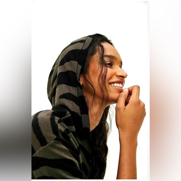 ANTHROPOLOGIE KASIA knit hoodie slightly cropped zebra print super soft - Picture 4 of 11